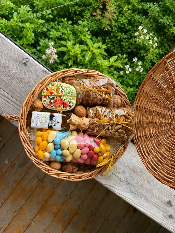 Festive Gift Basket (2kgs)