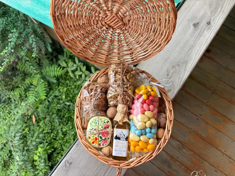 Festive Gift Basket (2kgs)