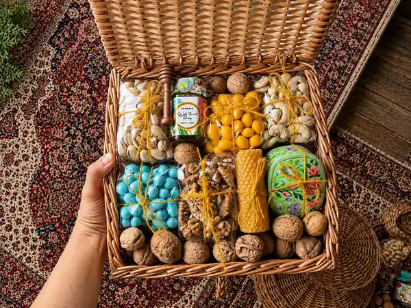 Love Gift Basket (Square Basket 2kgs)